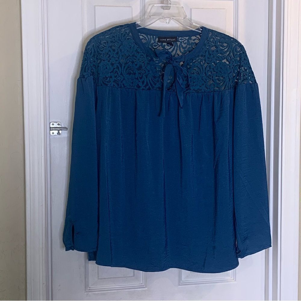 Lane Bryant Split-Neck Lace Yoke Top Size 20 - Picture 6 of 13